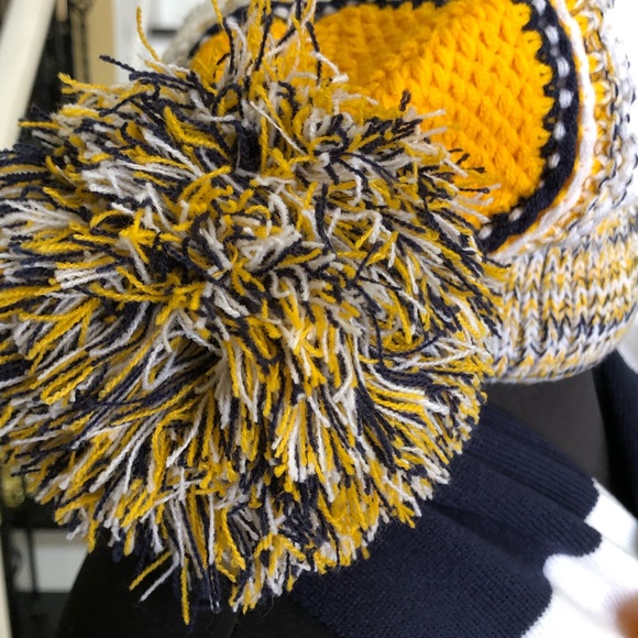 SET -Pom Pom Beanie Hat, Scarf, Gloves - Picture 7 of 8